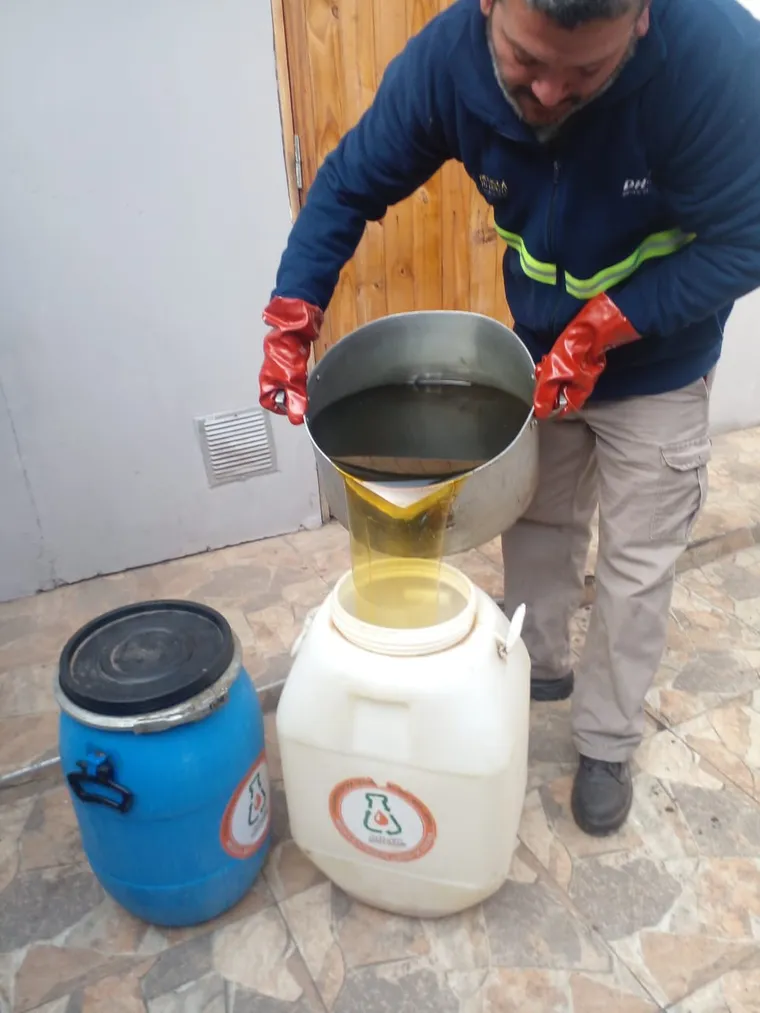 La reutilización reiterada del aceite utilizado para freír es desaconsejada por expertos.