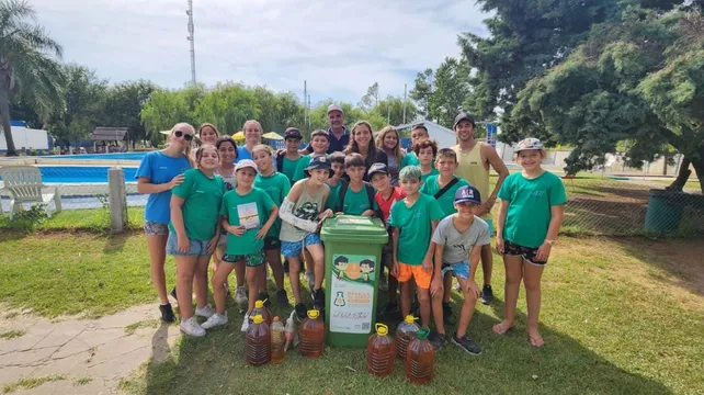 A través de "Reciclá tu aceite" buscan concientizar a los chicos en la educación ambiental.